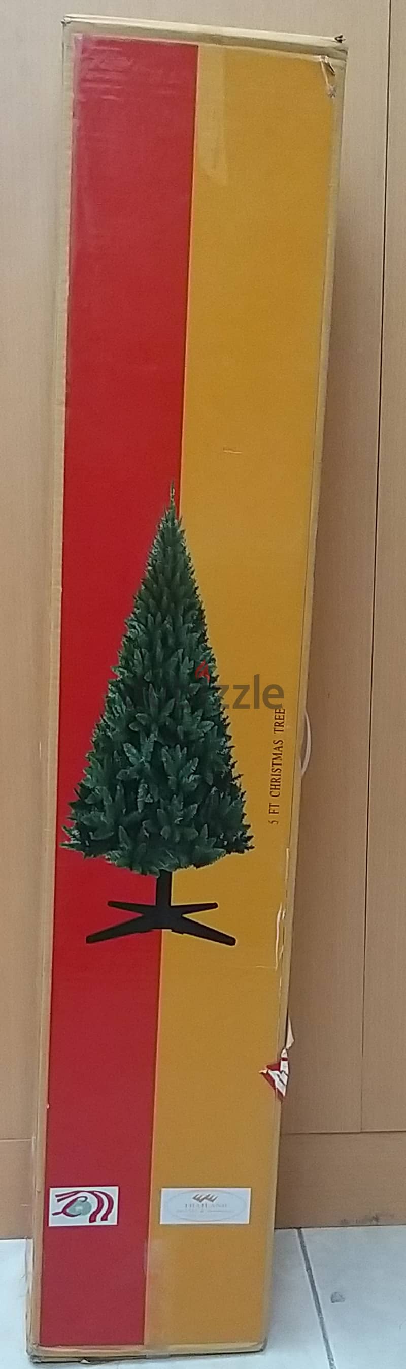 5 FEET CHRISTMAS TREE USED ONCE. 0