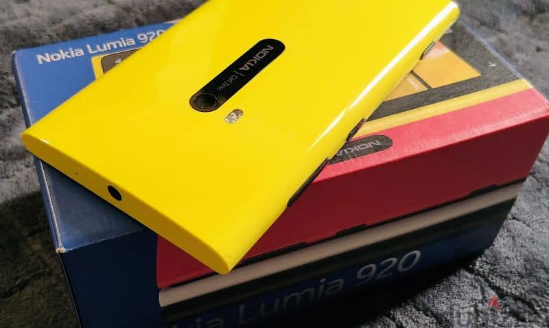 Nokia Lumia 920 Yellow Like Brand New for Nokia Phone Lovers 4