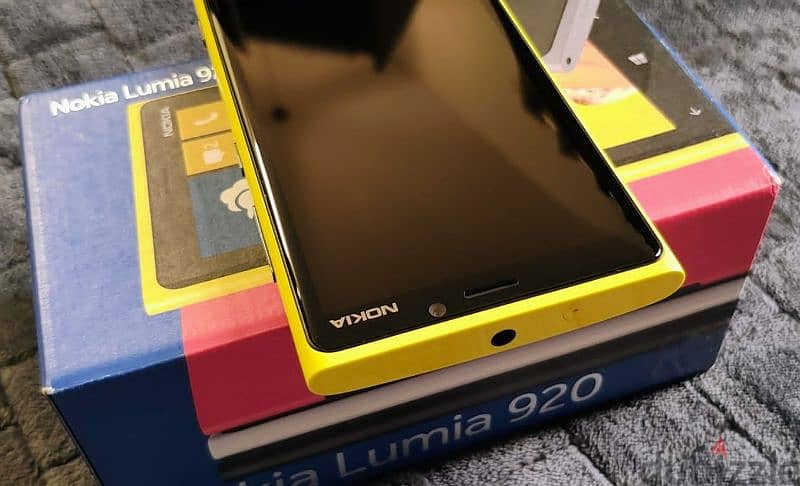 Nokia Lumia 920 Yellow Like Brand New for Nokia Phone Lovers 7