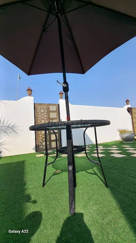 للبيع طاوله مع مظله نضيفة  For sale, a clean table with an umbrella 1