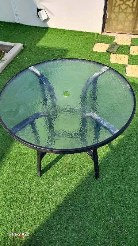 للبيع طاوله مع مظله نضيفة  For sale, a clean table with an umbrella 8