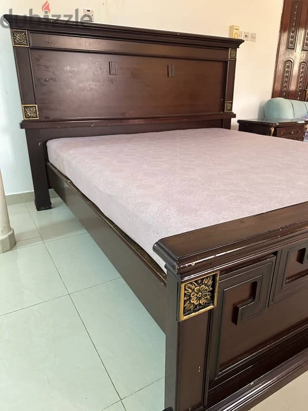 king size bed with mattress and 2 side tables 2