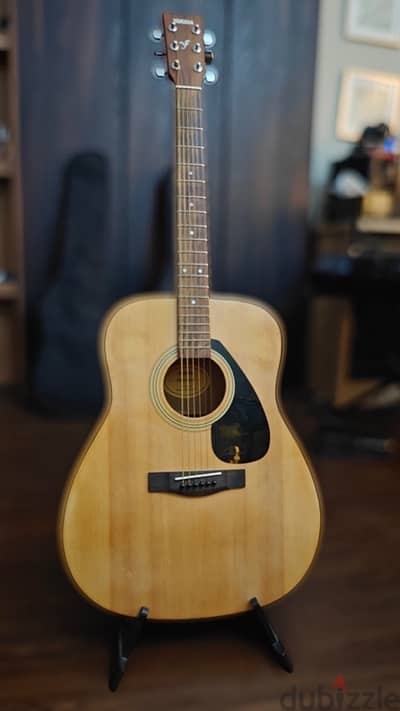 acoustic guitar - yamaha