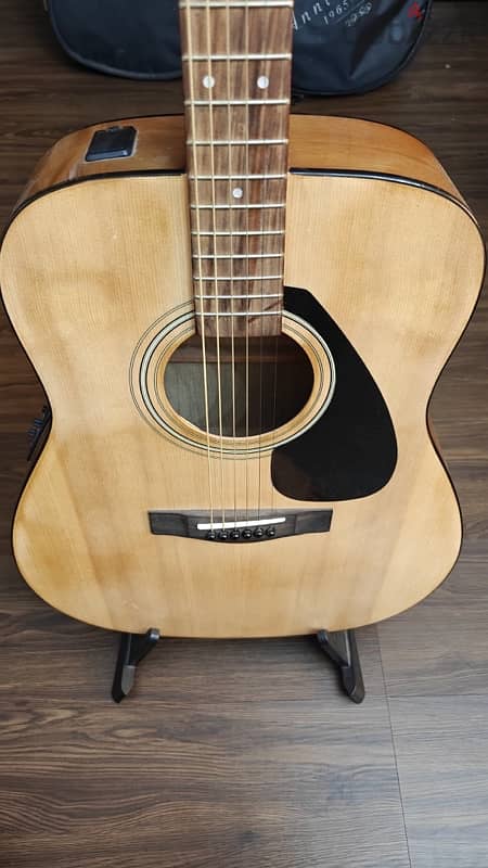 acoustic guitar - yamaha 5