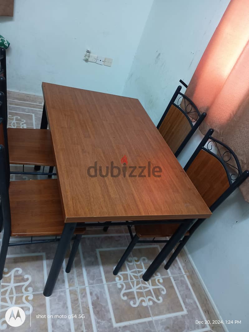 Dinning table with 4 dinning chairs 0