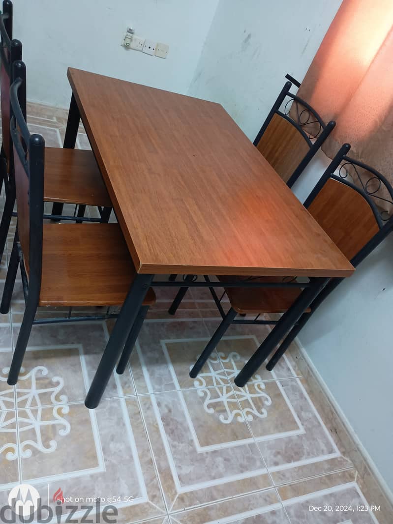 Dinning table with 4 dinning chairs 1