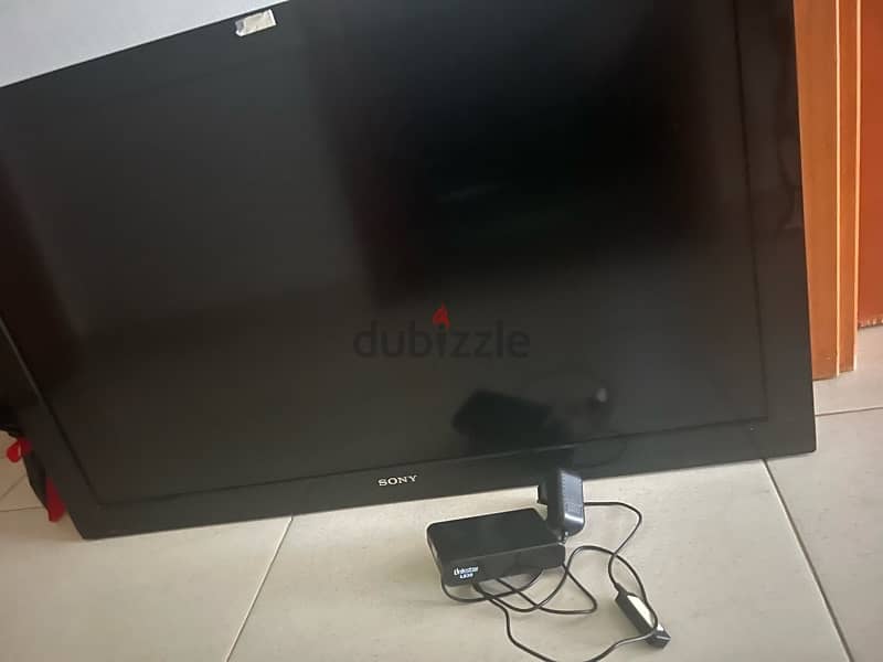 Tv 43 LCD no damage like new with receiver 50 /OMR 0