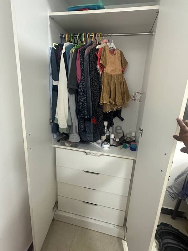 Dressing Table & Wardrobe 4