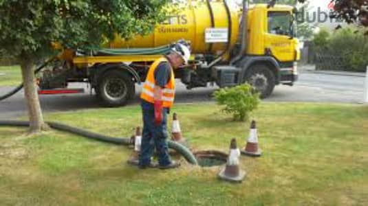 cleaning septic tank remove waste water block pipe open