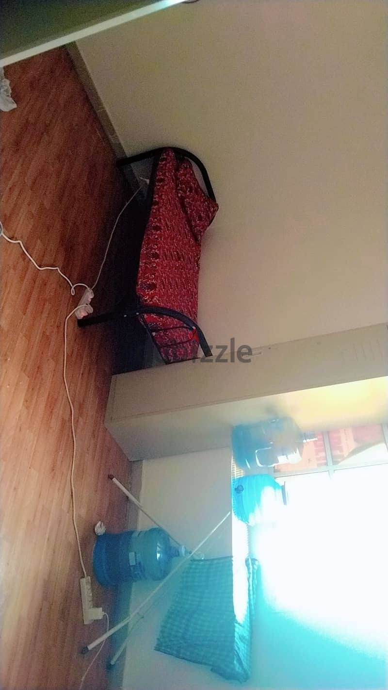 Near avenue mall Bed space available in alghubra near 1