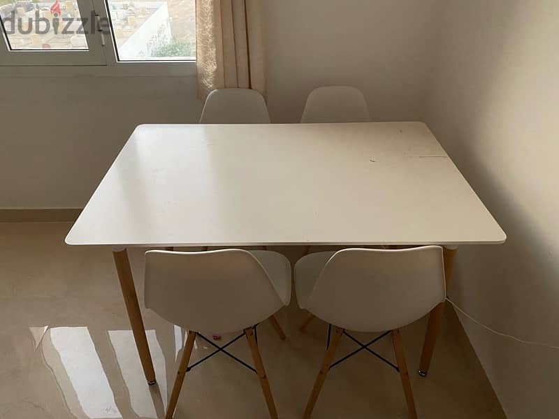 Homecentre dining table 4 seater 0