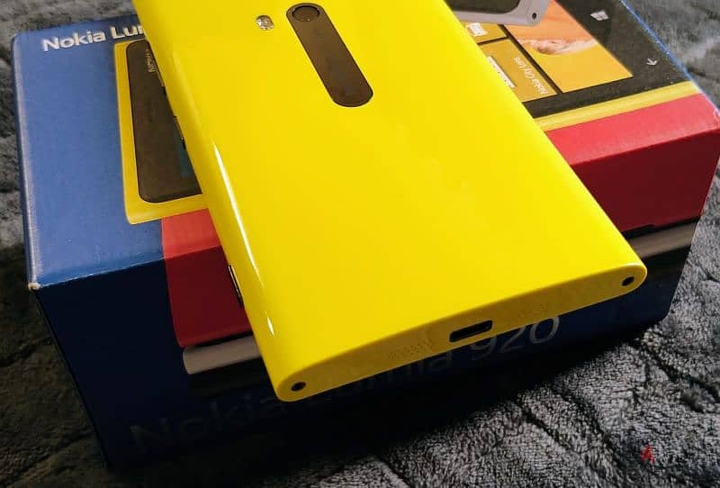 Extremely Rare Nokia Lumia 920 Yellow-Brand New Never Used 1