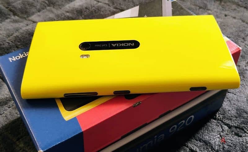 Extremely Rare Nokia Lumia 920 Yellow-Brand New Never Used 4