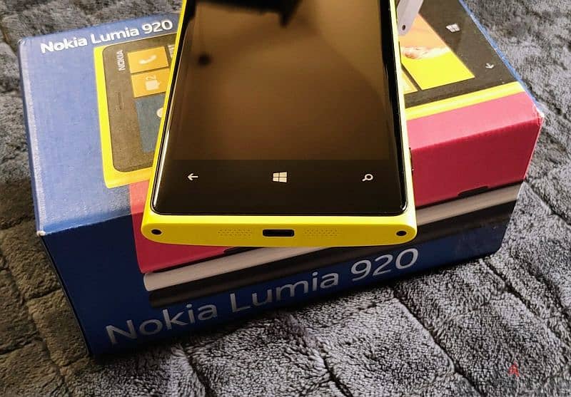 Extremely Rare Nokia Lumia 920 Yellow-Brand New Never Used 10