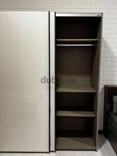 Rail wardrobe and dressing table