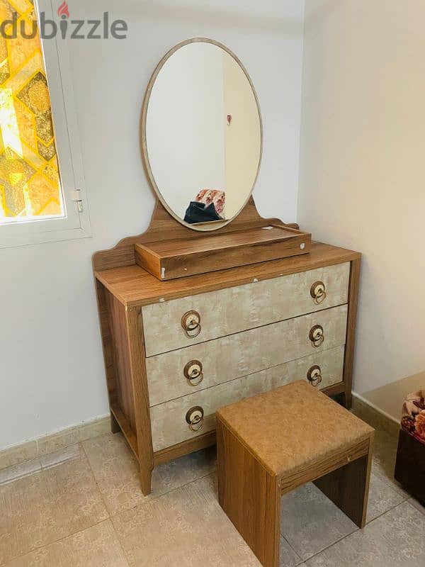 Dressing Table with Chair 0