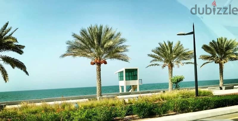 is 3 minutes walk from the corniche sur Al Hadidi, Seeb. 11