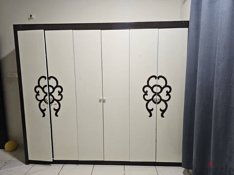 6 Door cupboard 0