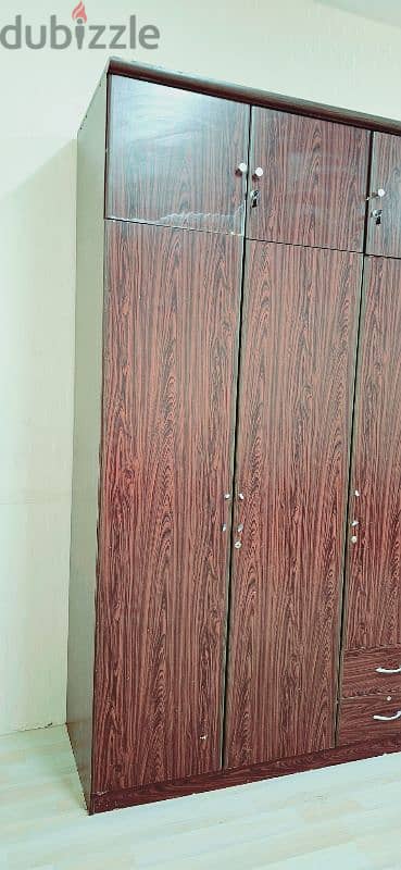 3 door cupboard == contact: 78068158 3