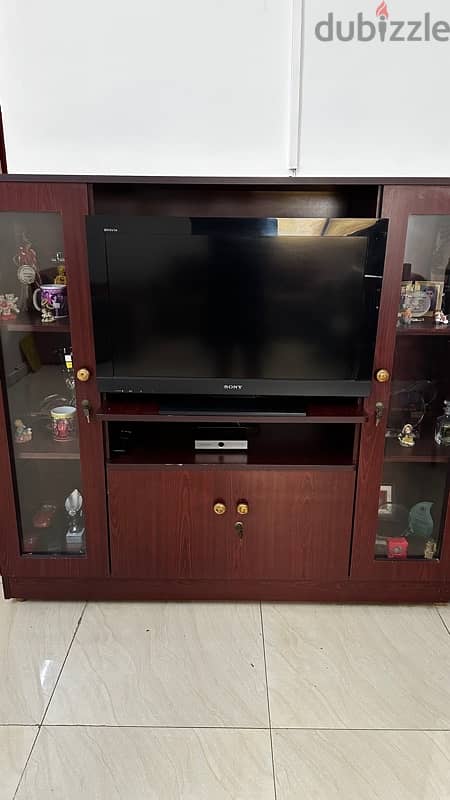 Empty TV Cabinet with 32” LCD TV 0