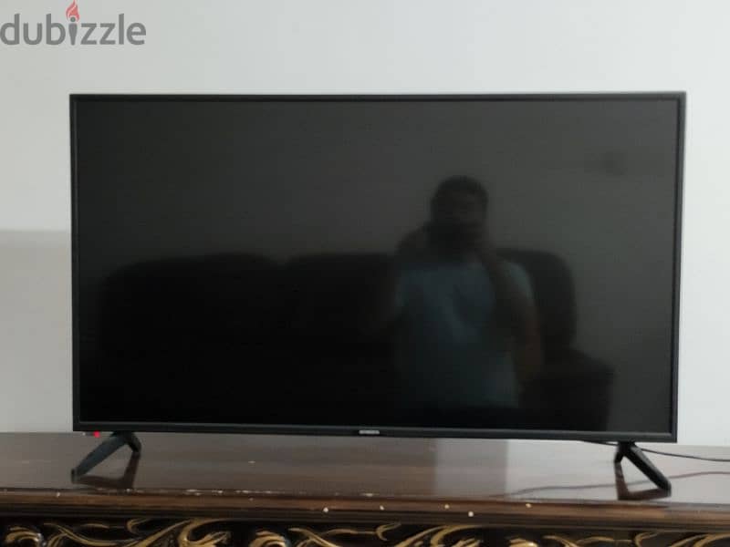 42"inch Smart LED TV with Table 0