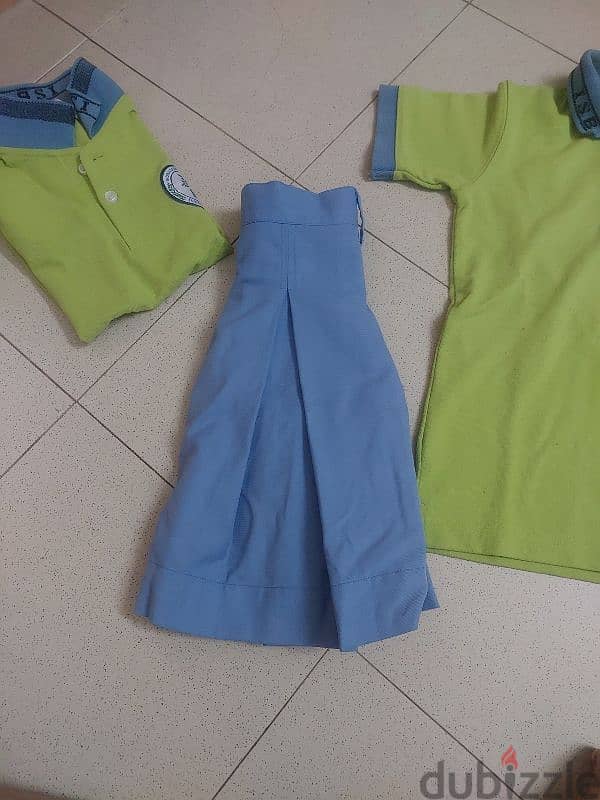 indian school bousher uniform L and xl size,,500 bz only 2