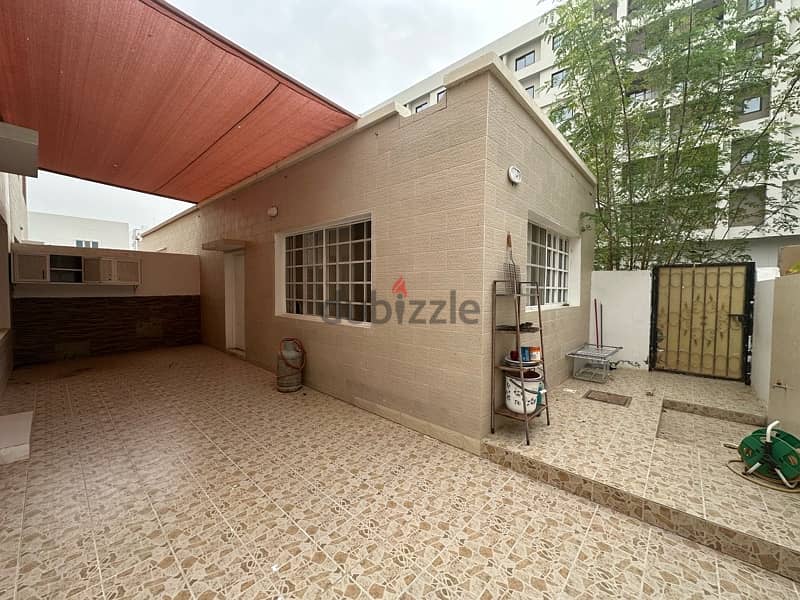 villa for rent Al Mawaleh North 1