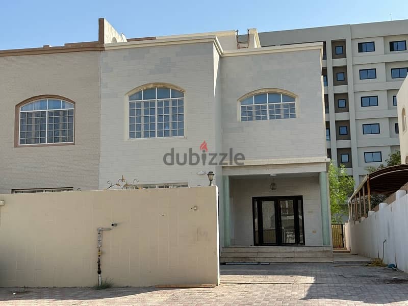 villa for rent Al Mawaleh North 2