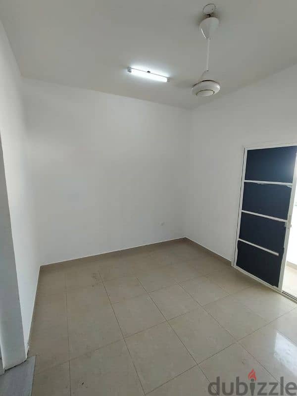 Room, bathroom and balcony in Al-Athaiba, close to the airport 0