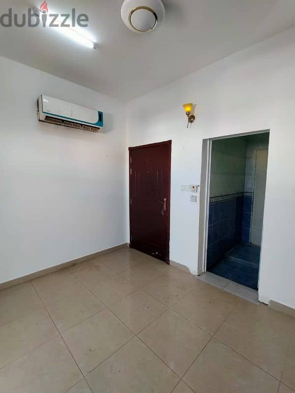 Room, bathroom and balcony in Al-Athaiba, close to the airport 2