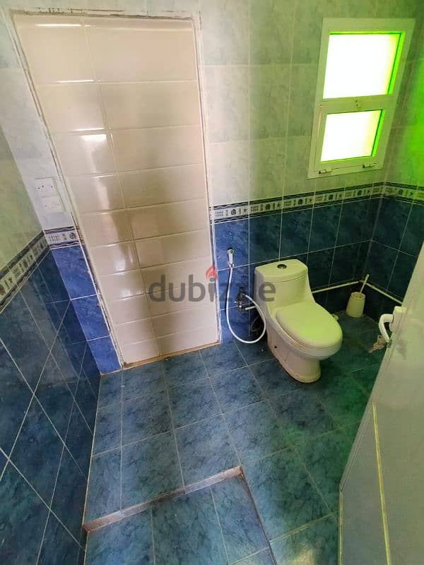 Room, bathroom and balcony in Al-Athaiba, close to the airport 4