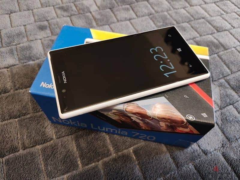 Nokia Lumia 720 White Brand New-Never Used 9