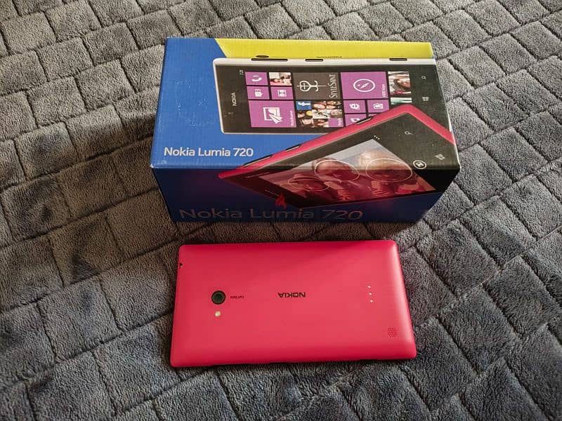 Super Rare Nokia Lumia 720 Red Color 5