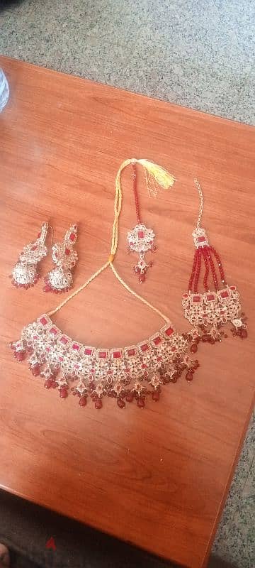 wedding jewelry complete set in 20 riyal only 1