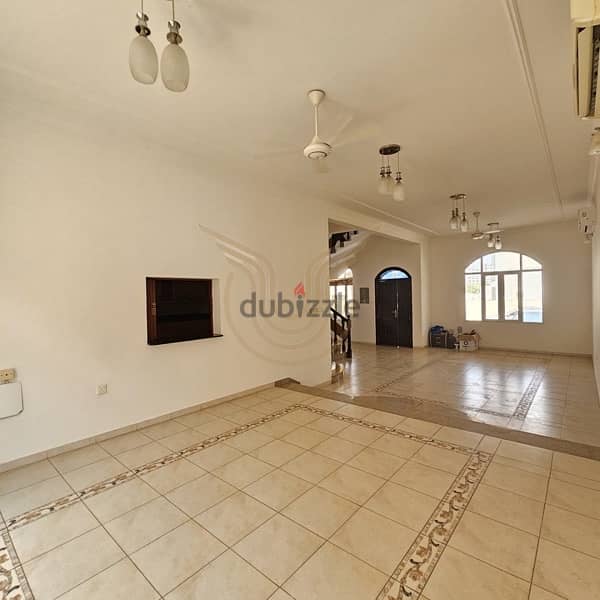 AL QURUM | BEAUTIFUL 5 BR VILLA FOR RENT 2