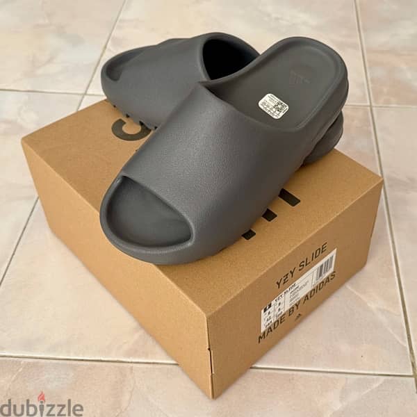 Yeezy Slides Slate Grey (authentic) 1