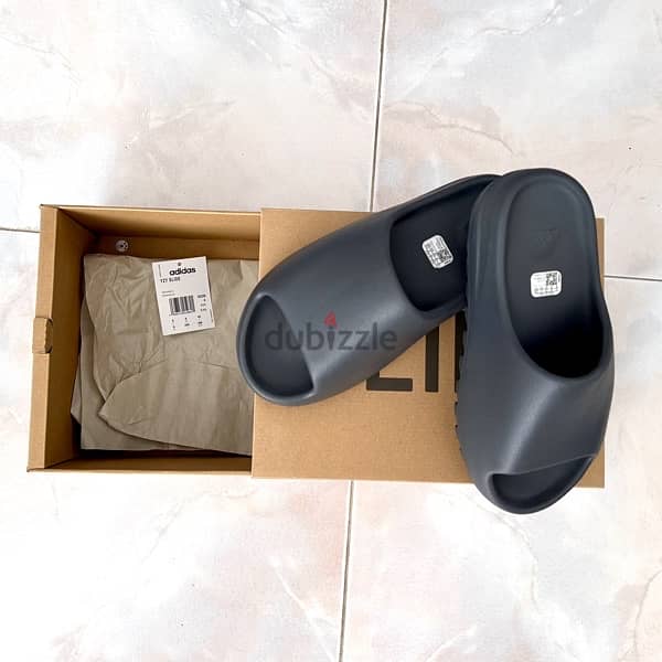 Yeezy Slides Slate Grey (authentic) 2