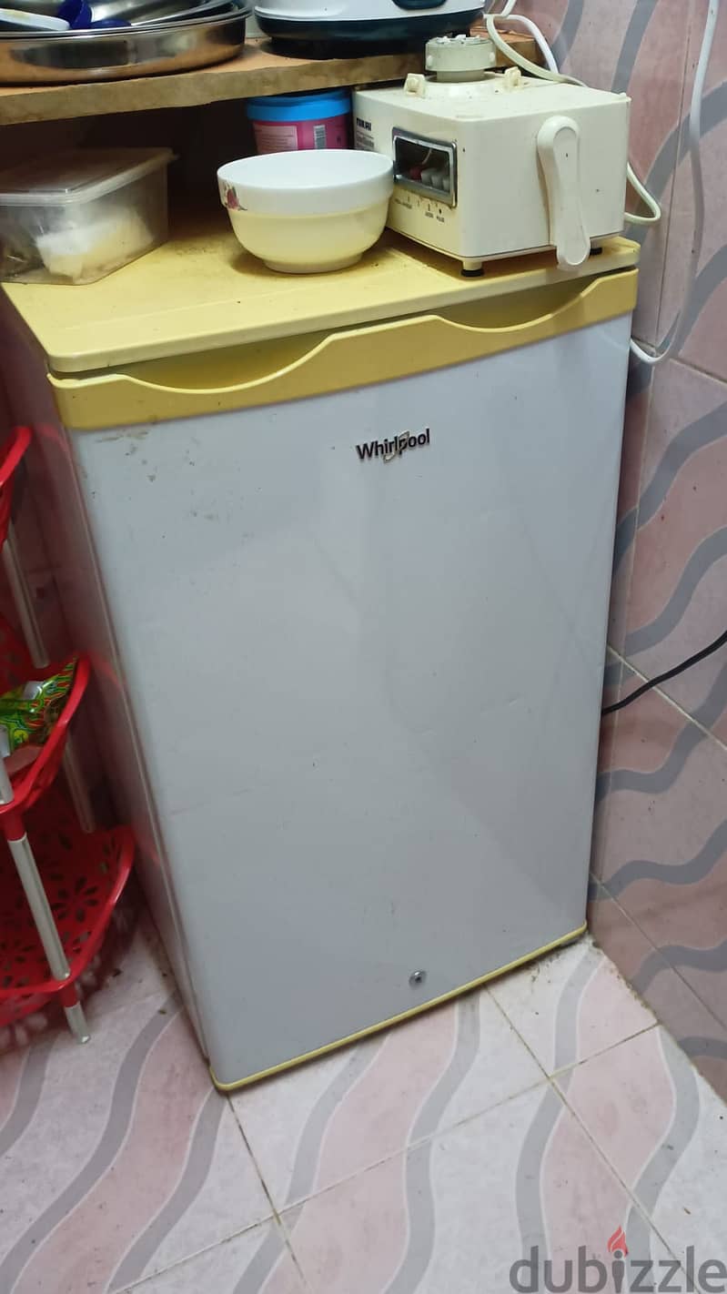 Whirlpool fridge 90liter 1