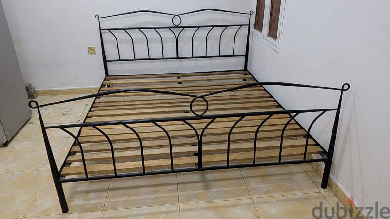 Double bed Metal Dismantable & 6 seater wooden table 0