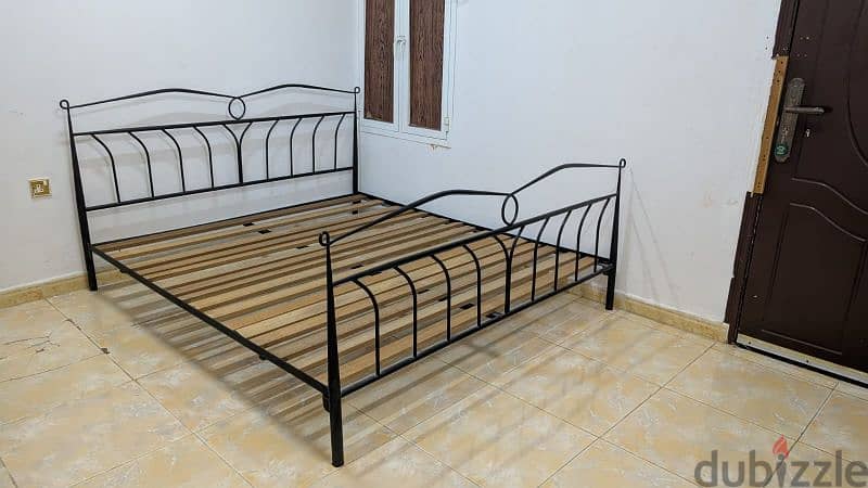 Double bed Metal Dismantable & 6 seater wooden table 1