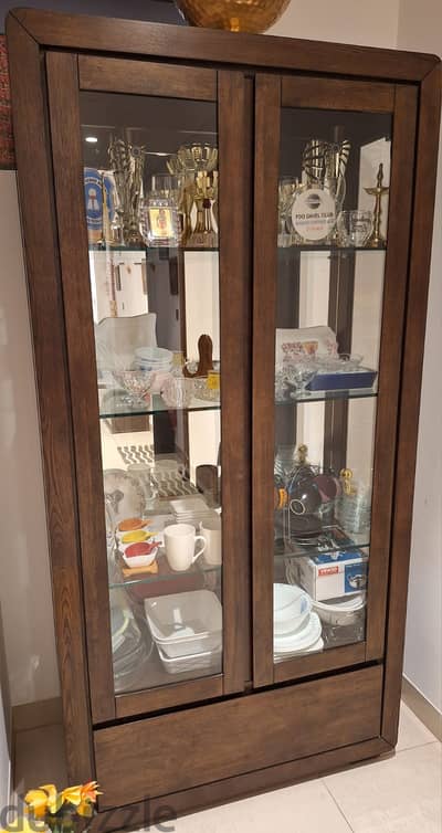 Crockery/Display Cabinet in excellent condittion