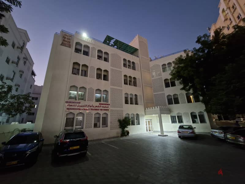 3 BR Great Apartment in Al Khuwair 0