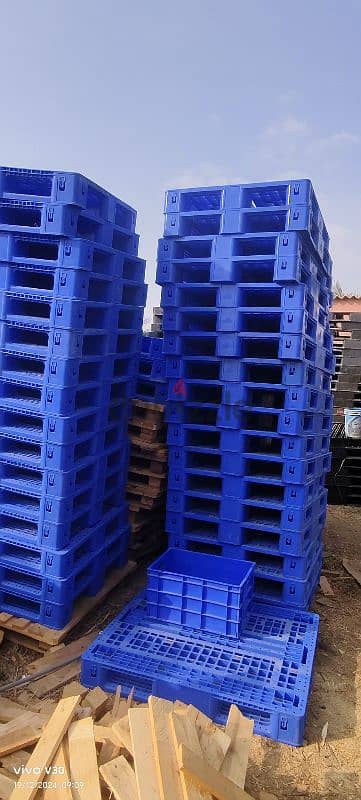 we have all types plastic and wooden pallets and boxes sale 0