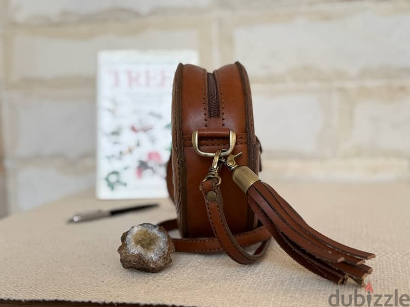 Handcrafted Genuine Leather Round Crossbody Bag – Premium Quality & U 3