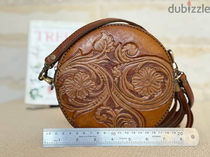 Handcrafted Genuine Leather Round Crossbody Bag – Premium Quality & U 7