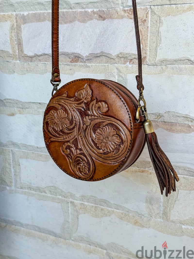 Handcrafted Genuine Leather Round Crossbody Bag – Premium Quality & U 8