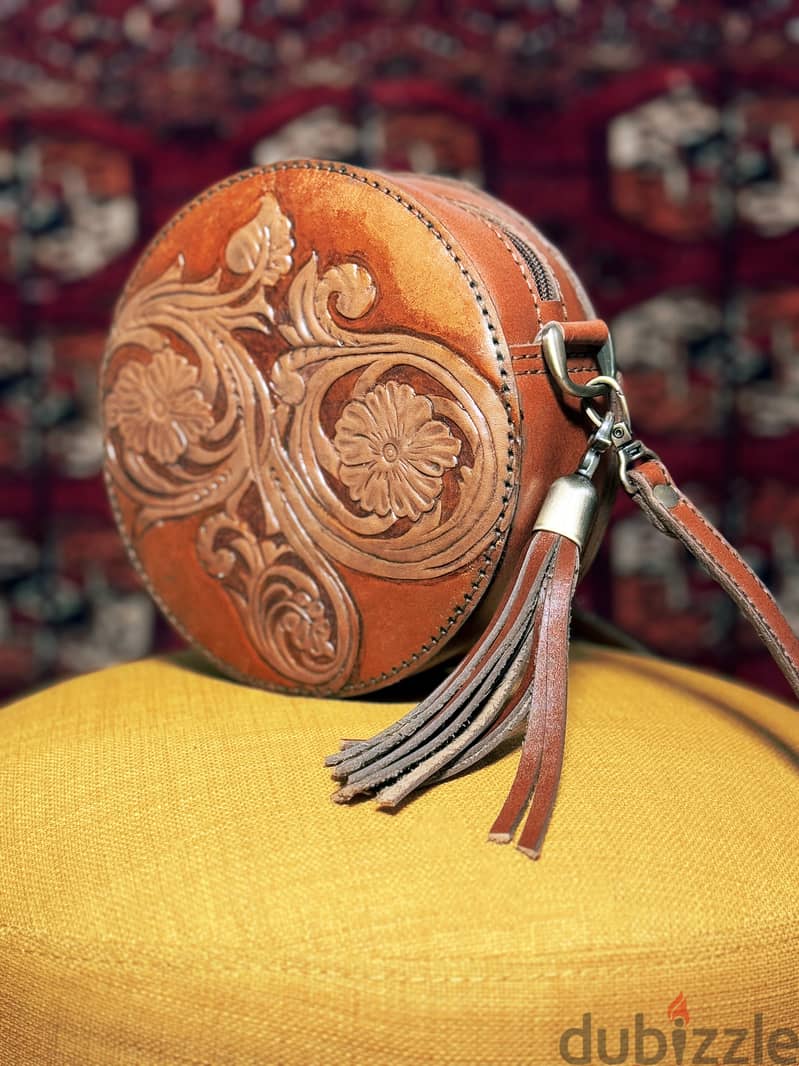 Handcrafted Genuine Leather Round Crossbody Bag – Premium Quality & U 9