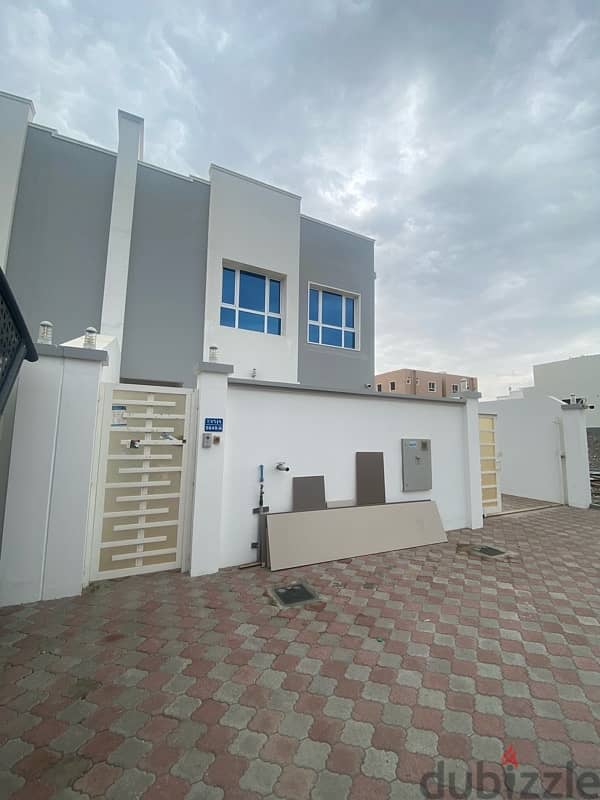 Villa for sale in Al Khoud ڤيلا للبيع في الخوض حي الكوثر 0