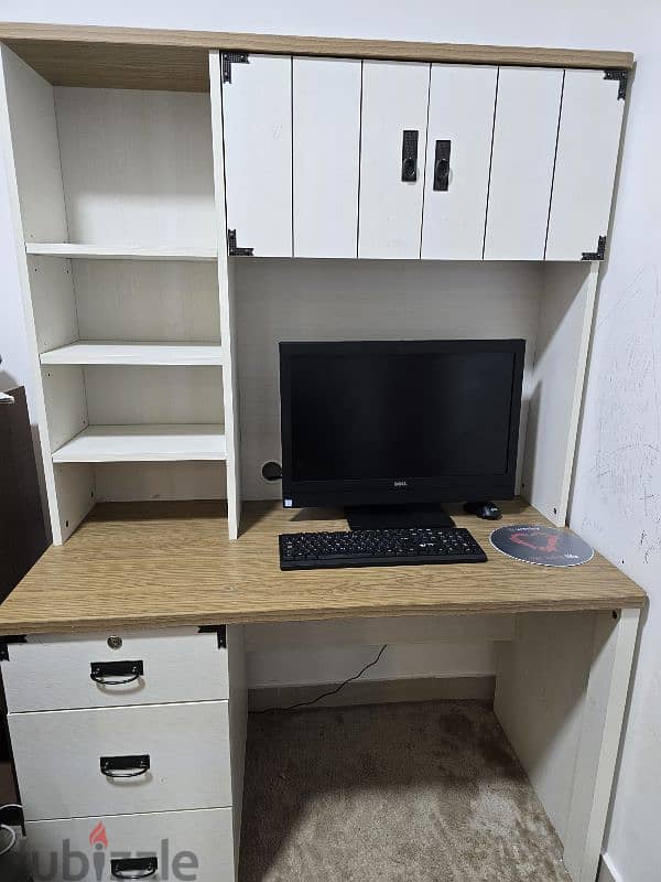 good condition study table 0