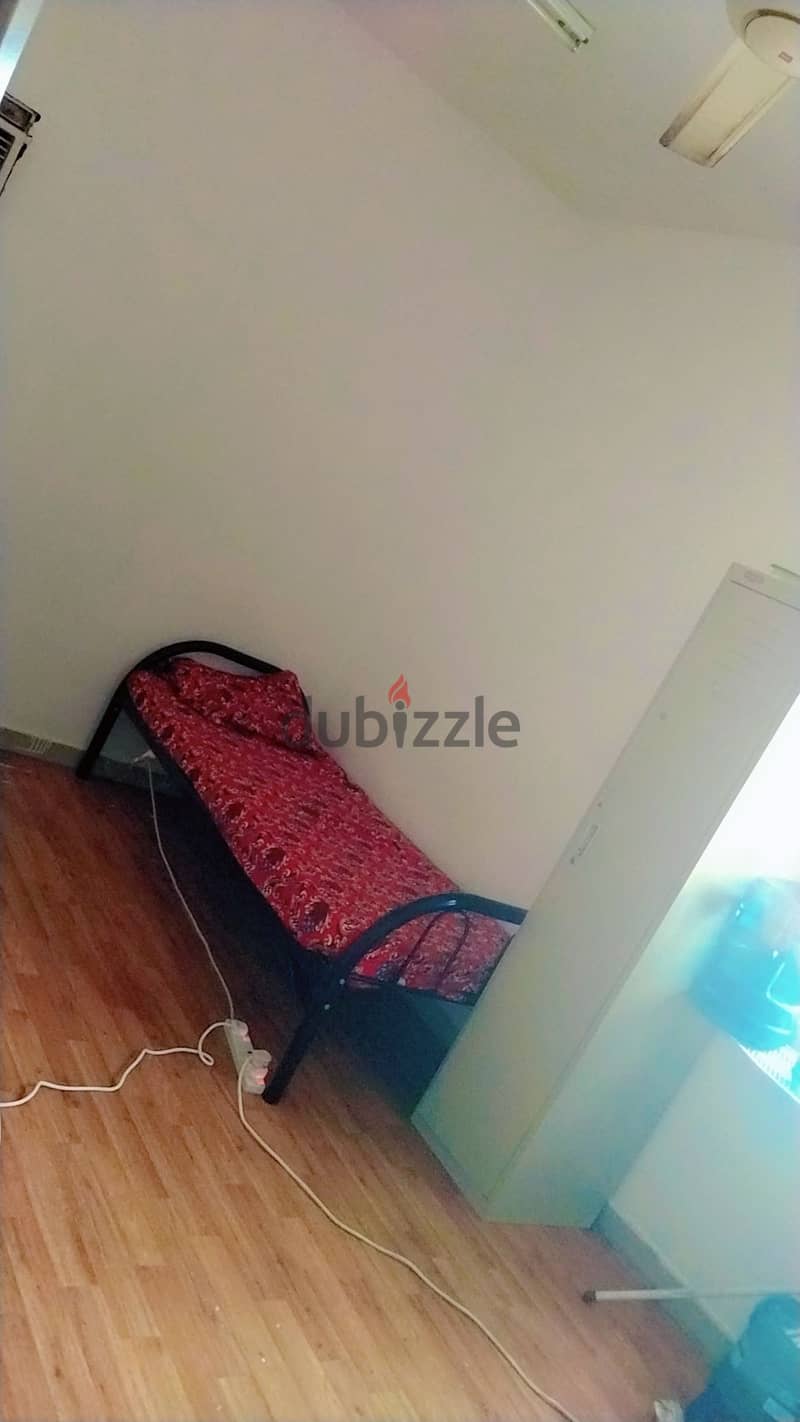 Bed space near avenue mall only 45 RO Including all no kitchen 1